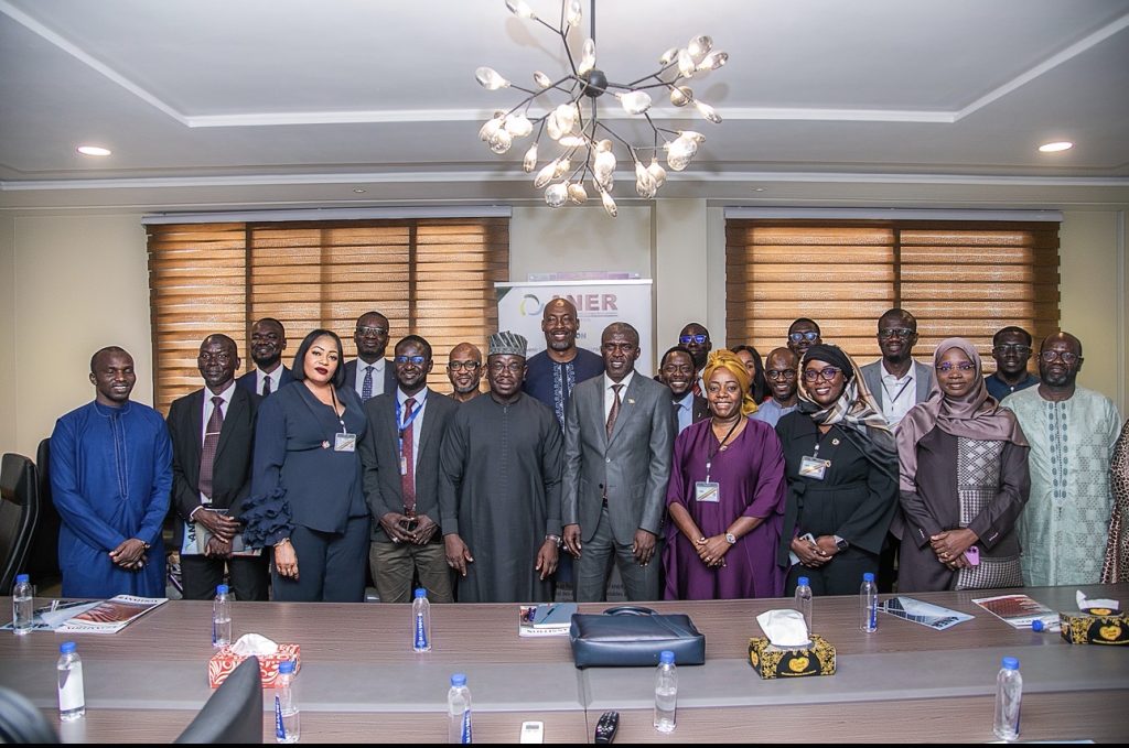 VISITE DU MINISTRE DE L’ENERGIE, DU PETROLE ET DES MINES A L’ANER ET L’AEME 